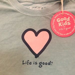 Girls short sleeved Life is Good Heart Tee